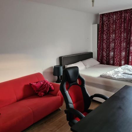 Sehr Schoene Drei Zimmer Deluex Wohnung In Зиндельфинген Экстерьер фото
