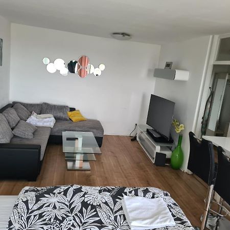Sehr Schoene Drei Zimmer Deluex Wohnung In Зиндельфинген Экстерьер фото