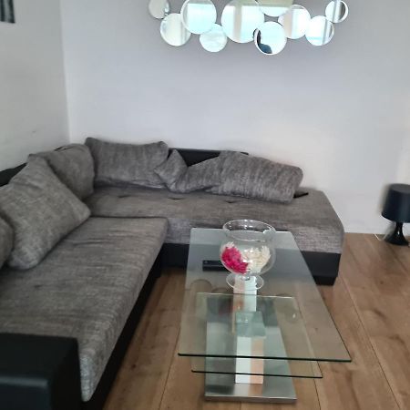 Sehr Schoene Drei Zimmer Deluex Wohnung In Зиндельфинген Экстерьер фото