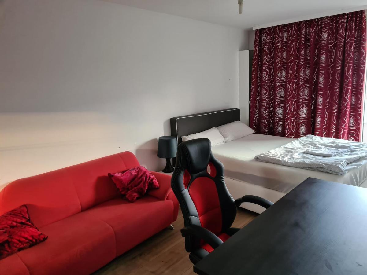 Sehr Schoene Drei Zimmer Deluex Wohnung In Зиндельфинген Экстерьер фото