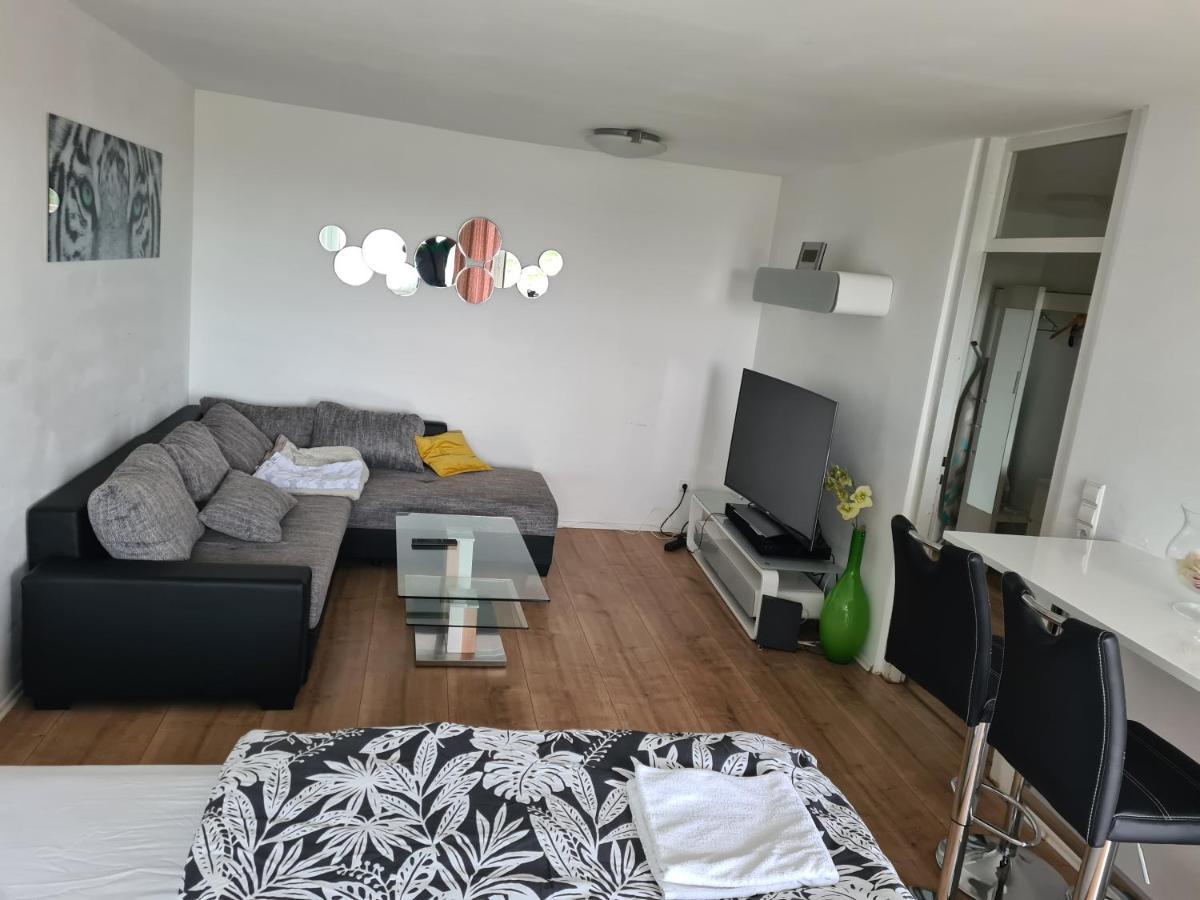 Sehr Schoene Drei Zimmer Deluex Wohnung In Зиндельфинген Экстерьер фото