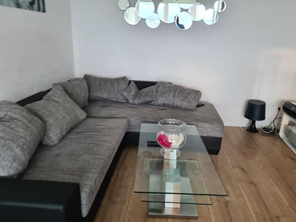 Sehr Schoene Drei Zimmer Deluex Wohnung In Зиндельфинген Экстерьер фото