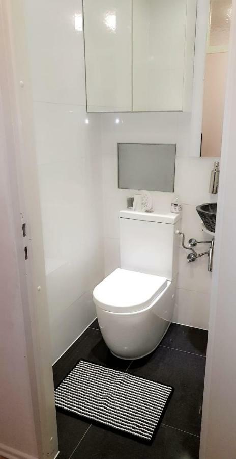 Sehr Schoene Drei Zimmer Deluex Wohnung In Зиндельфинген Экстерьер фото