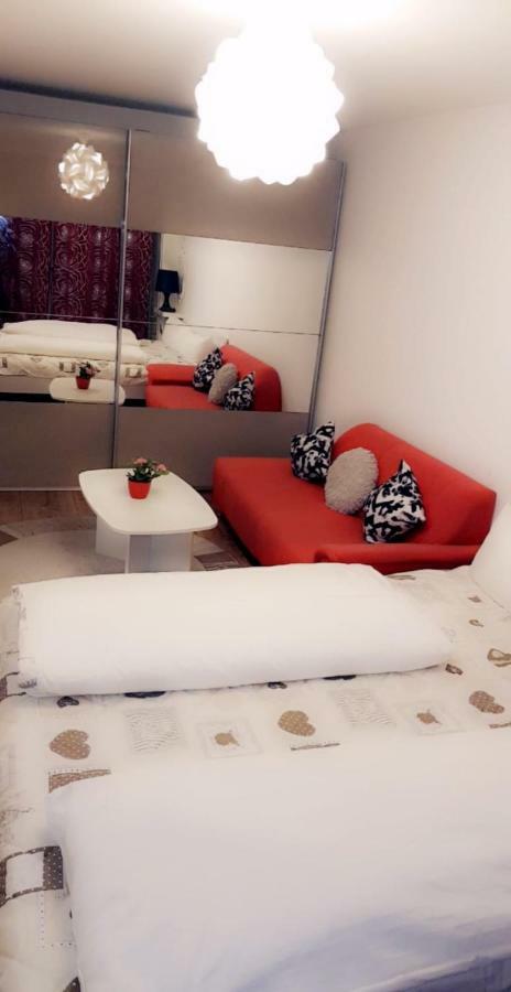 Sehr Schoene Drei Zimmer Deluex Wohnung In Зиндельфинген Экстерьер фото