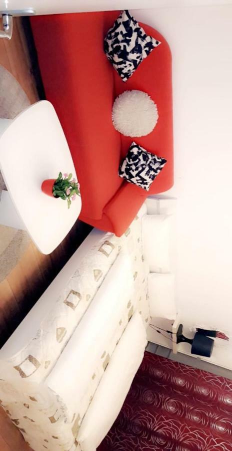 Sehr Schoene Drei Zimmer Deluex Wohnung In Зиндельфинген Экстерьер фото